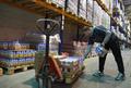 Вахта  в Подмосковье на вакансию «Грузчик-комплектовщик»: склад продуктов питания.